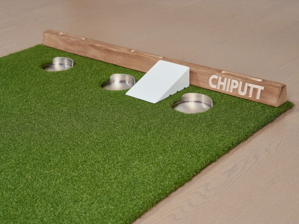 artificial turf putting green backyard golf hole cup
